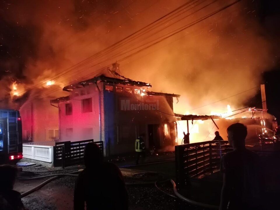 Incendiul de la Dragoșa a afectat patru gospodării