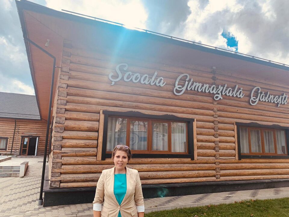 Oana Șorodoc, directoarea Școlii Gimnaziale Găinești