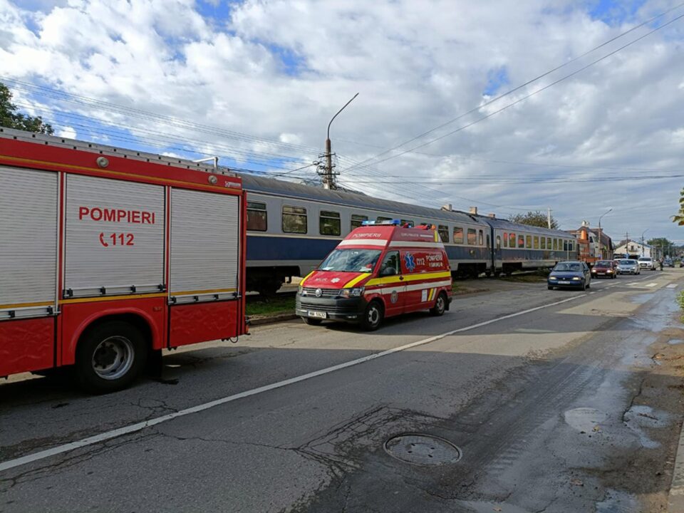 Încă o mașină lovită de tren la Rădăuți. Taberele pro și contra tren sunt tot mai înverșunate