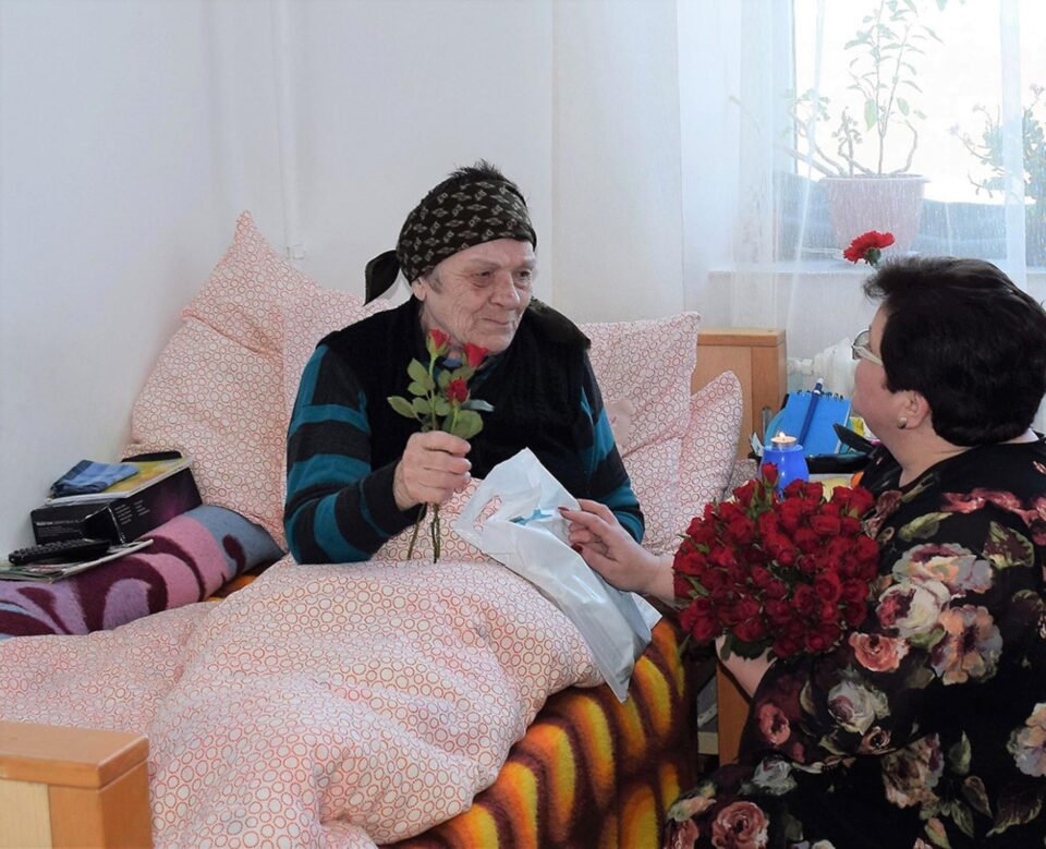Alege să oferi un dar sau să faci o donație, să fii mângâiere pentru „bunicii” de la Căminul pentru persoane vârstnice Solca Alege să oferi un dar sau să faci o donație, să fii mângâiere pentru „bunicii” de la Căminul pentru persoane vârstnice Solca