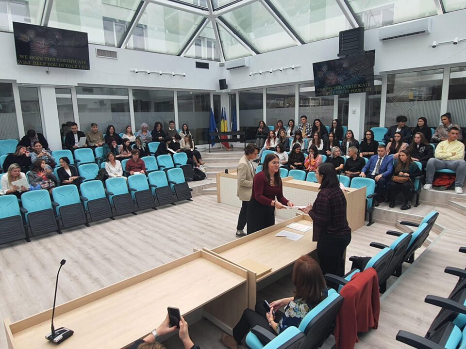 Ceremonia de înmânare a certificatelor Cambridge