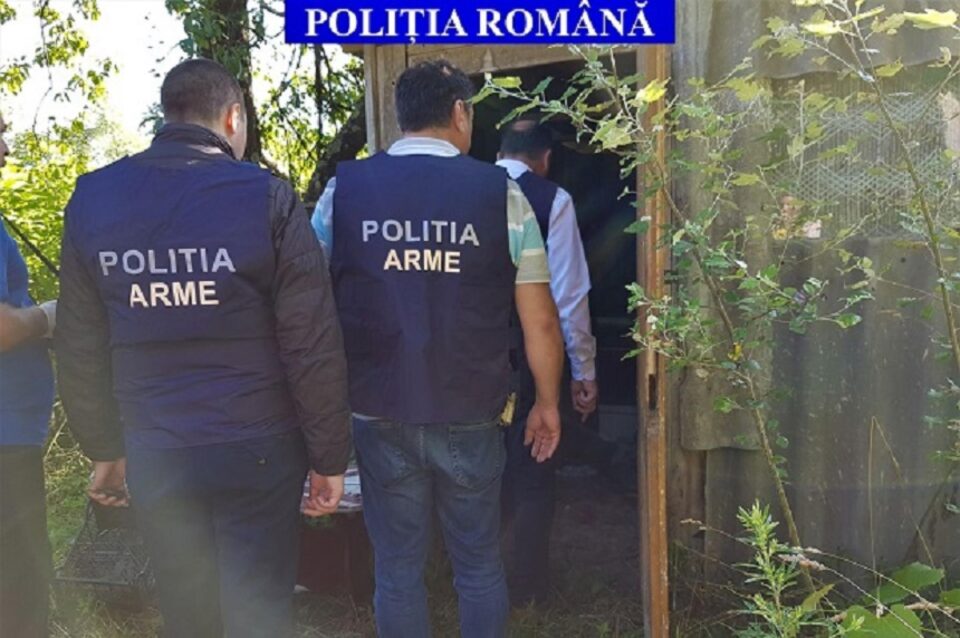 Un taximetrist din Suceava a lăsat un pistol într-o benzinărie din Buzău