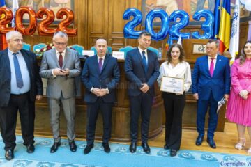 Denisa Siminiuc, felicitată și premiată pentru rezultatele sale de ministrul Educației