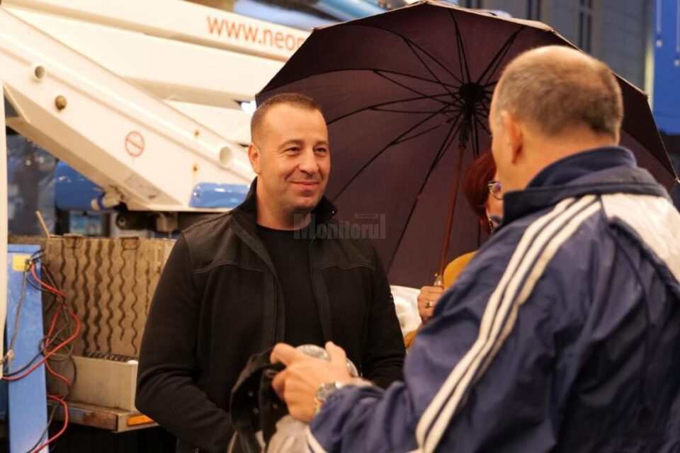 Lucian Harsovschi, la aprinderea instalațiilor LED care vor consuma mai puțin de 1000 de lei pe an, costuri de energie electrică