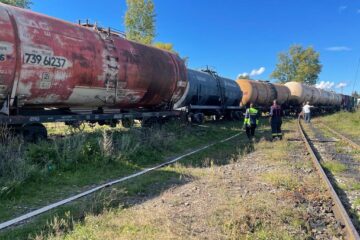 Patru vagoane încărcate cu kerosen au deraiat în Gara Dornești