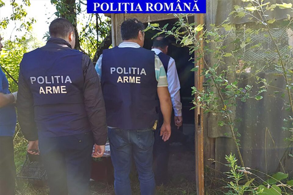 Un taximetrist din Suceava a lăsat un pistol într-o benzinărie din Buzău