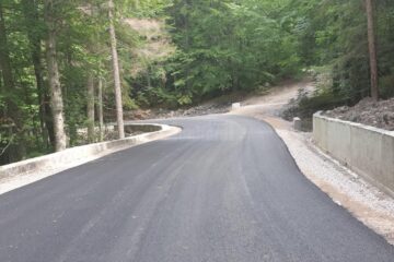 Drumul din Campulung Moldovenesc spre Rarău pe Izvorul Alb va fi deschis pe timpul iernii doar până la schit