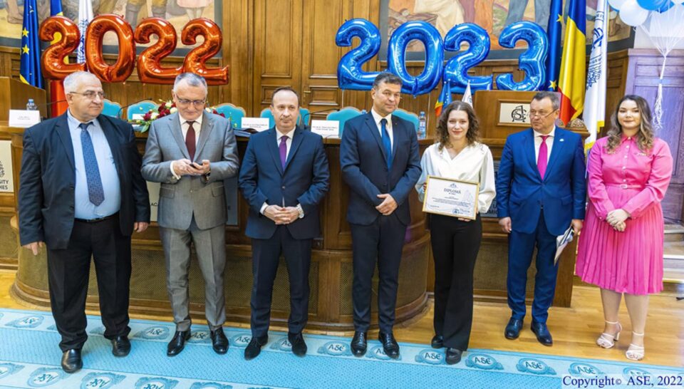 Denisa Siminiuc, felicitată și premiată pentru rezultatele sale de ministrul Educației Denisa Siminiuc, felicitată și premiată pentru rezultatele sale de ministrul Educației