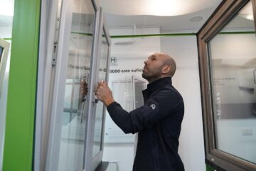 GLOSAR, companie specializată în domeniul tâmplăriei PVC premium, s-a mutat în casă nouă