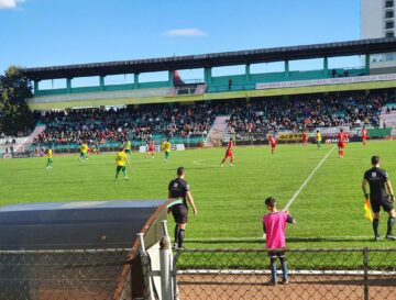 Lungu felicită Foresta pentru meciul cu UTA și pregătește noul teren de fotbal la dimensiuni UEFA, cu nocturnă