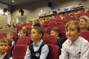 Festivalul Național de Poezie „Nicolae Labiș“, ediția a 54-a, s-a deschis, vineri, la Teatrul „Matei Vișniec”