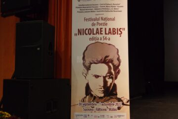 Festivalul Național de Poezie „Nicolae Labiș“, ediția a 54-a, s-a deschis, vineri, la Teatrul „Matei Vișniec”
