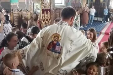 „Liturghia copiilor”, miercuri, de Ziua Mondială a Educației