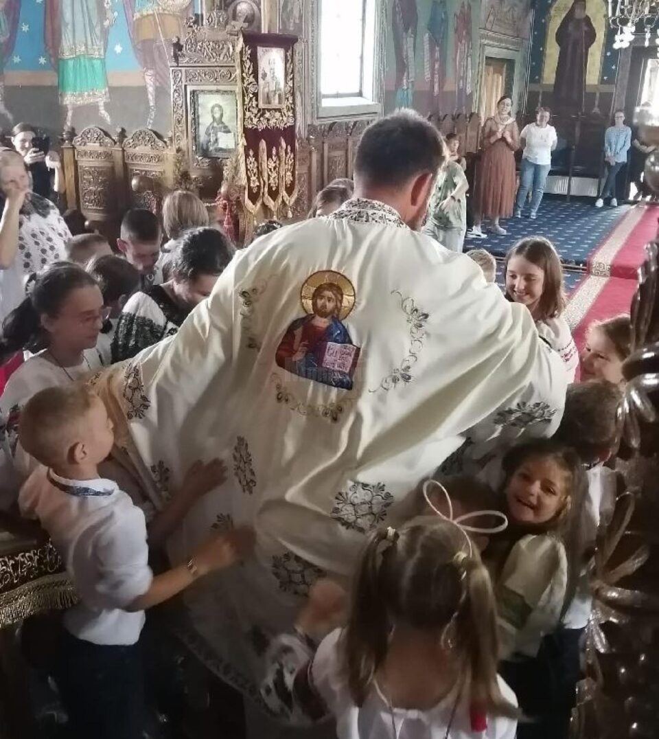 „Liturghia copiilor”, miercuri, de Ziua Mondială a Educației