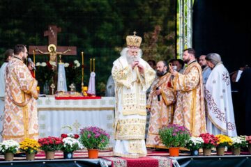 Întreită sărbătoare la Mănăstirea „Acoperământul Maicii Domnului” Siminicea
