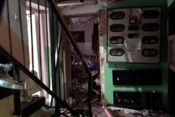 16 apartamente avariate și o femeie cu arsuri după explozia unei butelii. Foto Radio Dorna