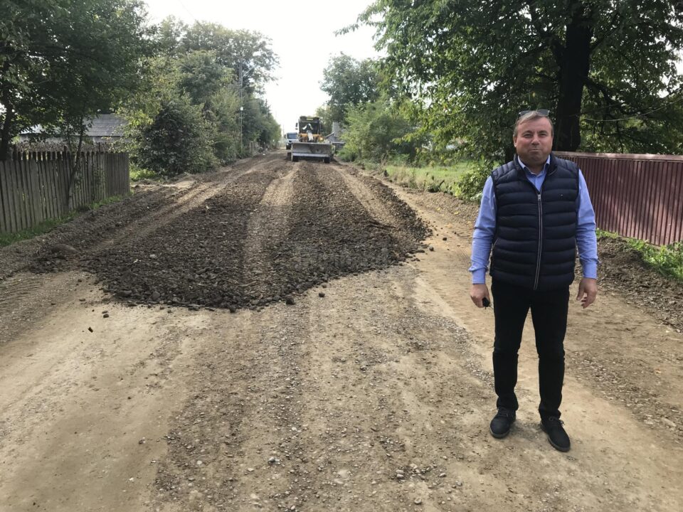 Primăria Liteni modernizează 18 kilometri de drumuri locale