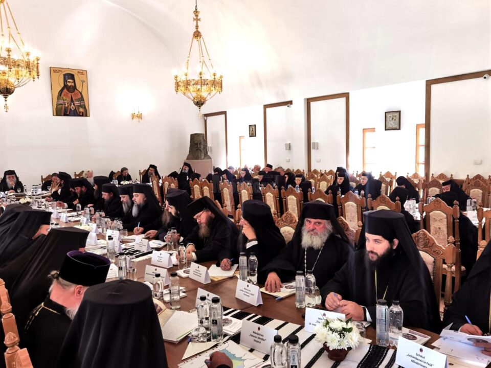 Sinaxă monahală a stareților și starețelor la Mănăstirea Putna. Foto arhiepiscopia sucevei.ro