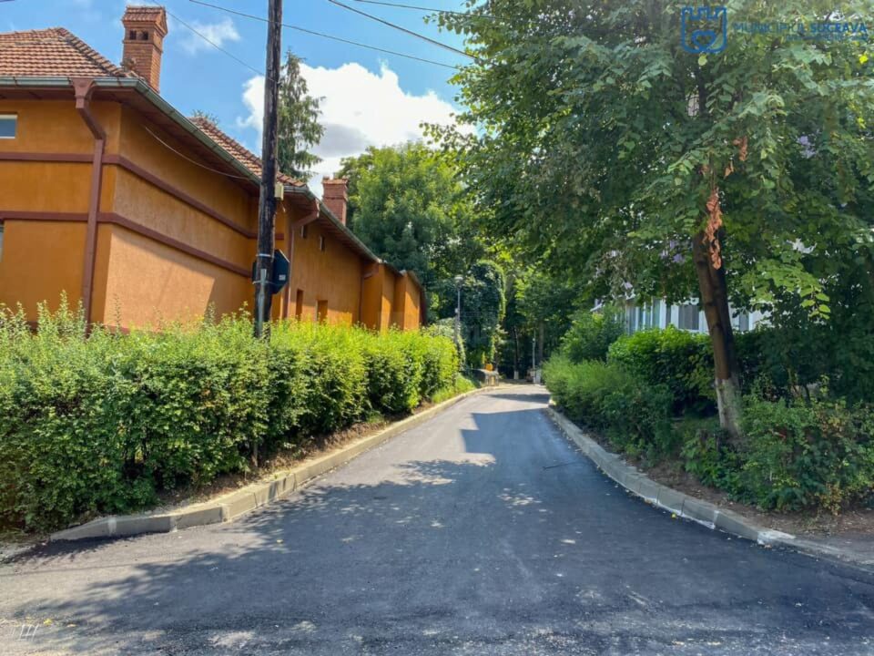 Strada Gherasim Buliga, din zona centrală a orașului, a fost reabilitată prin schimbarea covorului asfaltic, refacerea trotuarelor și înlocuirea bordurilor