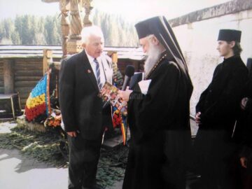 Daniel Davidel la troita eroilor de la Putna cu staretul Melchisedec