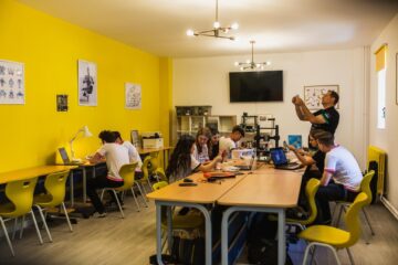 Elevii pasionați de inteligența artificială au, la Fălticeni, un Laborator de robotică