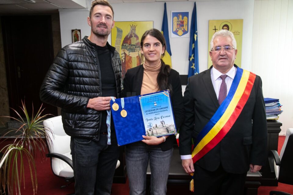 Campionii mondiali la canotaj, Marius și Ionela Cozmiuc, premiați cu câte 10.000 de lei, de Primăria Suceava, care le-a acordat și titlul de Cetățean de Onoare