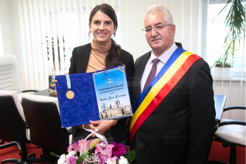 Ionelei Cozmiuc i-a fost înmânat și titlul de „Cetățean de Onoare” al municipiului reședință de județ