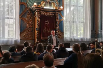 Comemorare a victimelor Holocaustului, printr-o lecție de istorie la Sinagoga Gah din Suceava