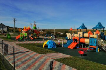 Parc de joacă modern, dat în funcțiune la Moara