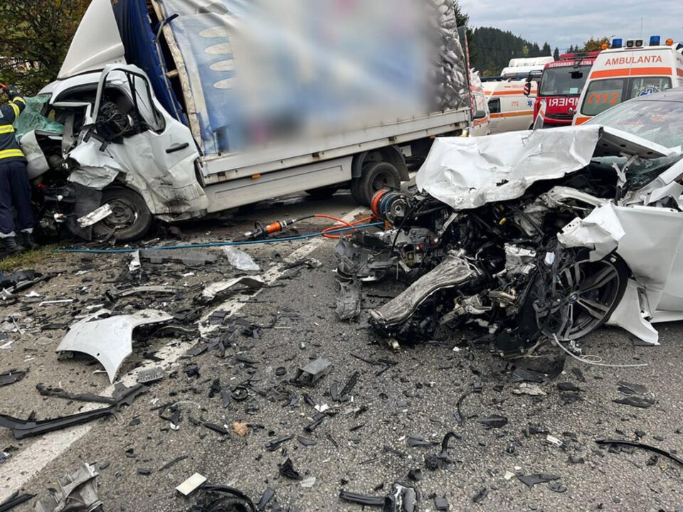 Accident grav, cu patru răniți, la Vatra Dornei