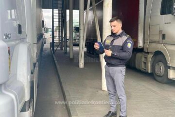 Un polițist de frontieră a sesizat că permisul este în neregulă și s-a trecut la verificări suplimentare