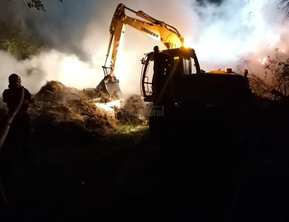 Incendiul a fost alimentat de furaje și alte materiale inflamabile