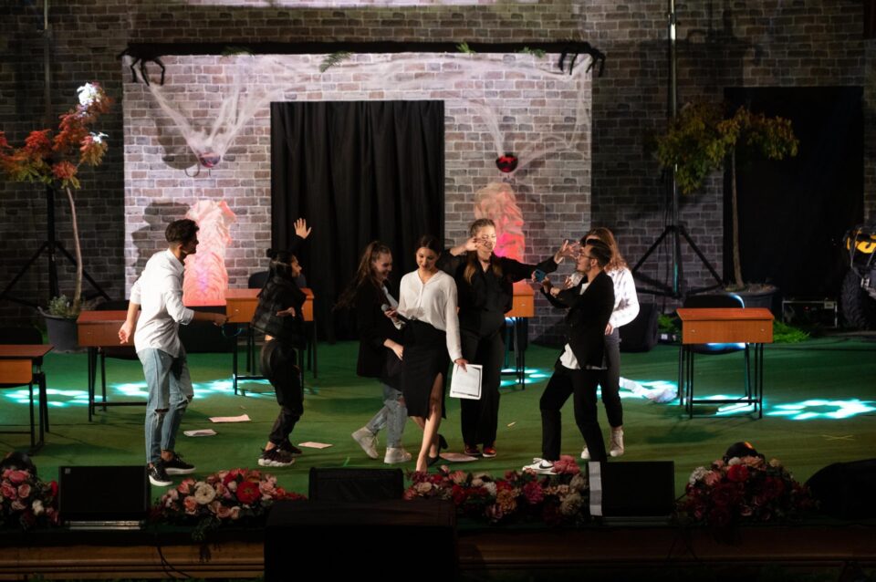 Momente artistice de la Balul Bobocilor CNI Spiru Haret 2022