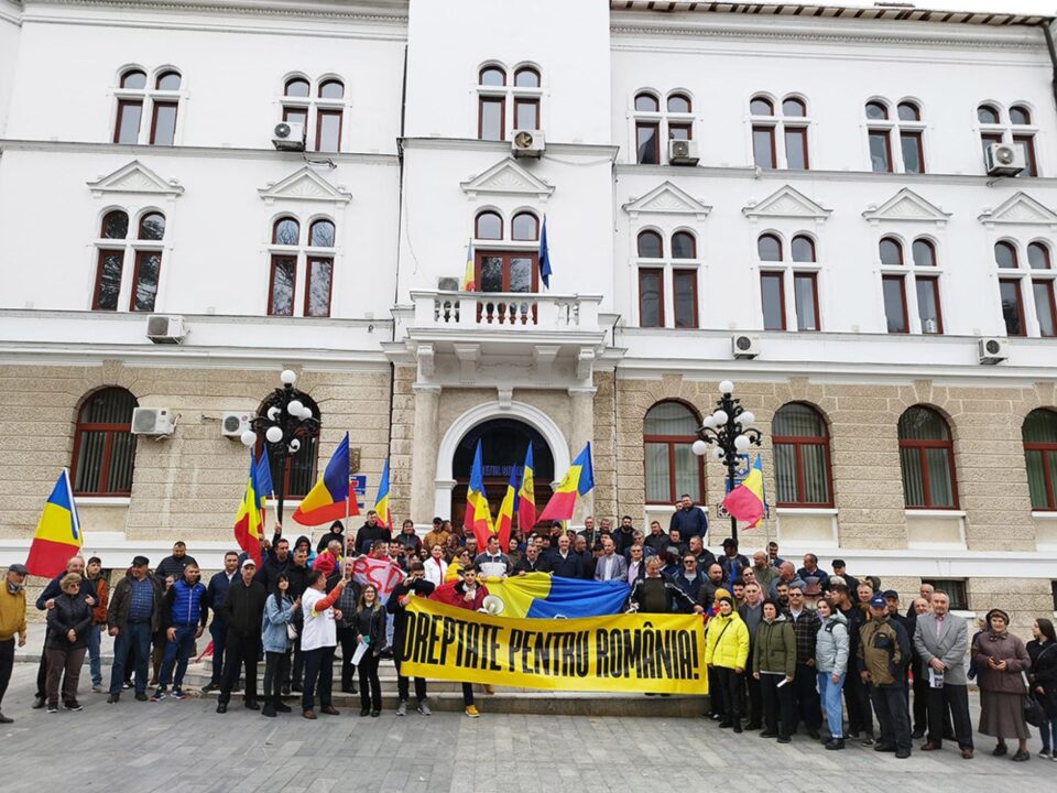 Membrii și simpatizanții AUR au participat la protestul „România iese în stradă”