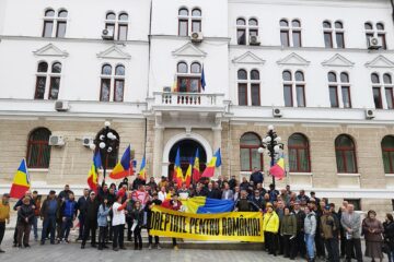 Membrii și simpatizanții AUR au participat la protestul „România iese în stradă”