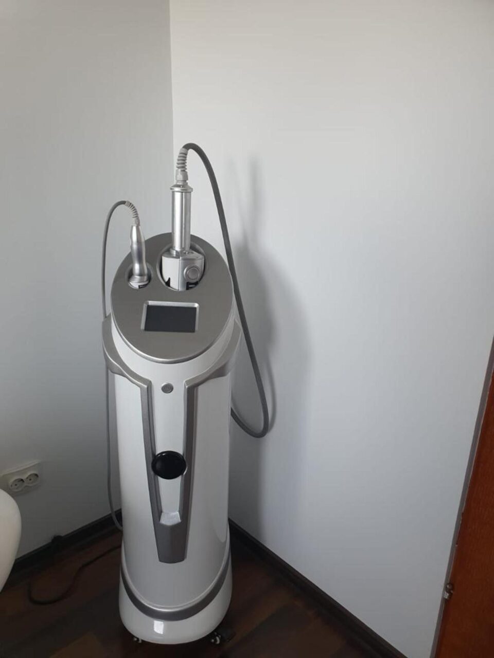 Echipamente inovative pentru slăbire, remodelare și rejuvenare, la Salon Queen Elisabeta