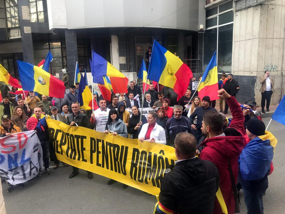 Peste 100 de membri și simpatizanți AUR au protestat față de majorările prețurilor la energie