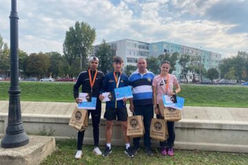 Atleții dorneni și antrenorul lor