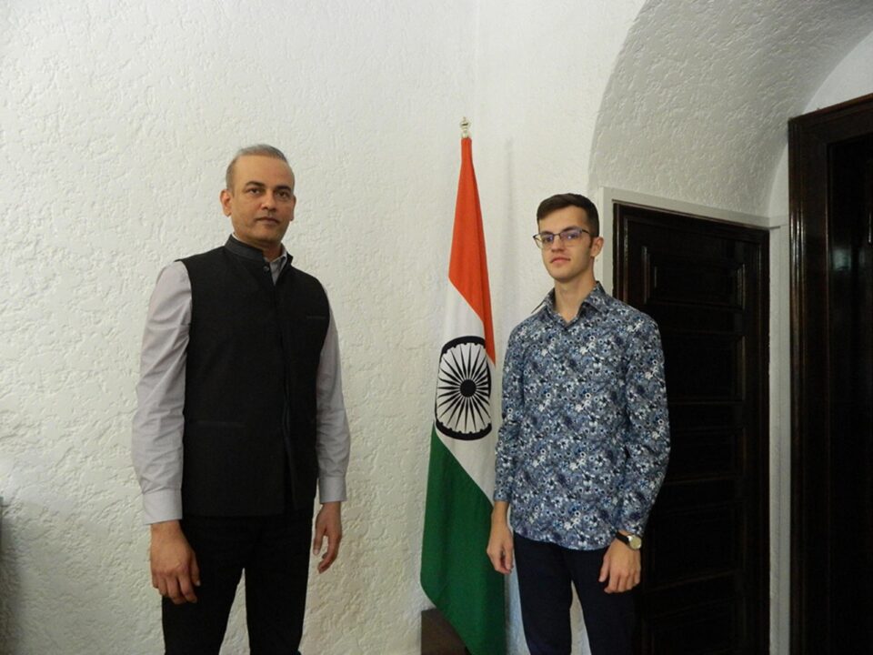 Excelența Sa, Domnul Rahul Shrivastava, Ambasadorul Indiei în România, și autorul interviului