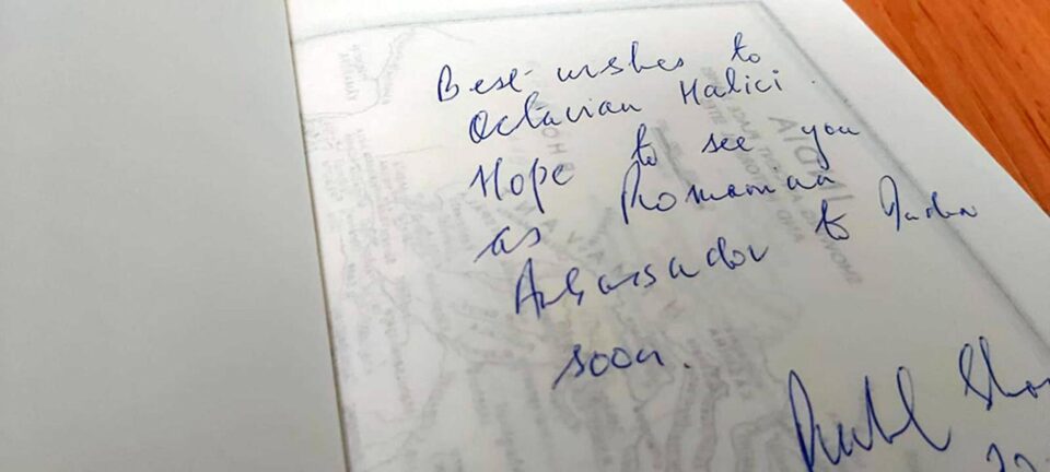 Autograful dat de Ambasadorul Indiei în România pentru autorul interviului