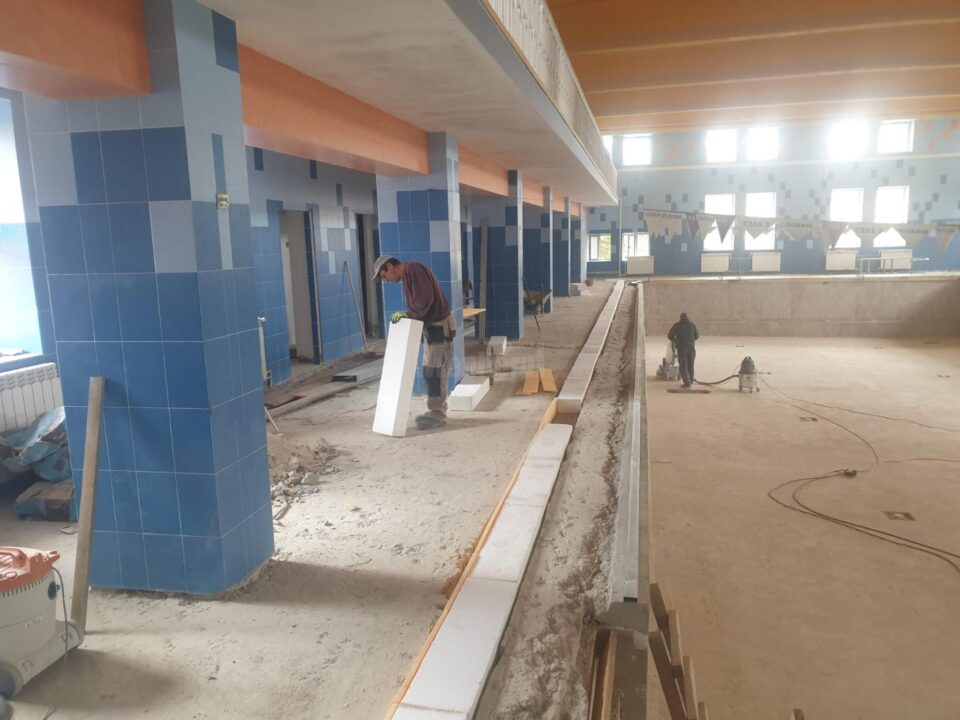 Bazinul de înot de la Școala Gimnazială nr. 3 a intrat în reparație capitală