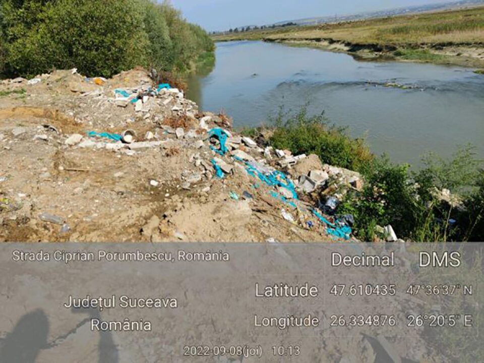 De la Ulma până la Liteni, gunoaiele împânzesc malurile și albia râului Suceava. Sursa Facebook Garda de Mediu De la Ulma până la Liteni, gunoaiele împânzesc malurile și albia râului Suceava. Sursa Facebook Garda de Mediu