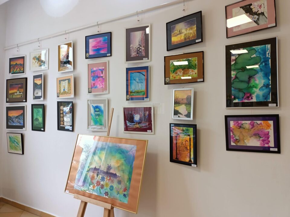 Expoziția de pictură „Din suflet de copil” și lansare de carte, sâmbătă, la Galeria de Artă „Traian Postolache” din Rădăuți