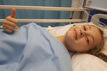 Eleva Diana Mihalache a fost operată cu succes la coloana vertebrală cu ajutorul banilor adunați din donații