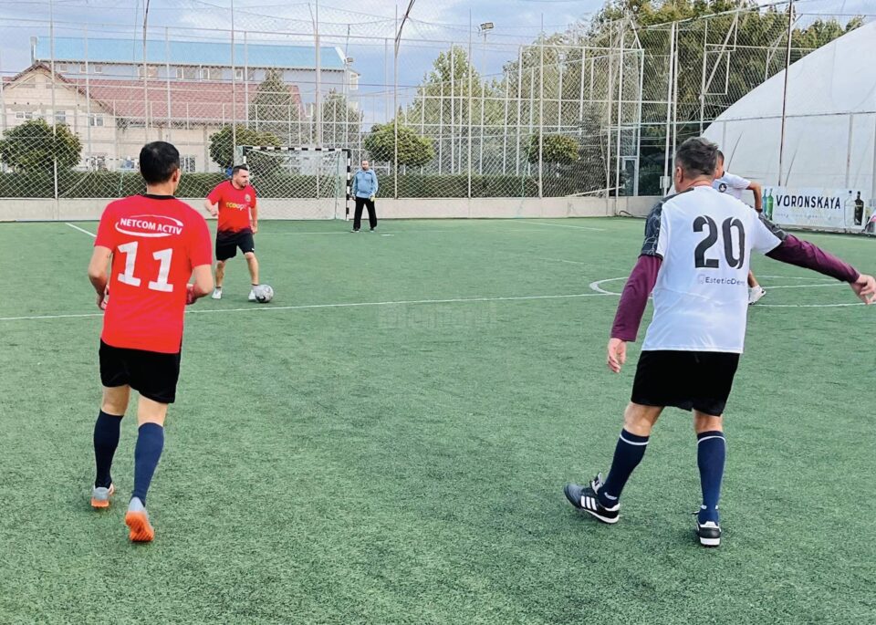 Partidele din campionatul de old-boys se joacă la Civica Sport Center