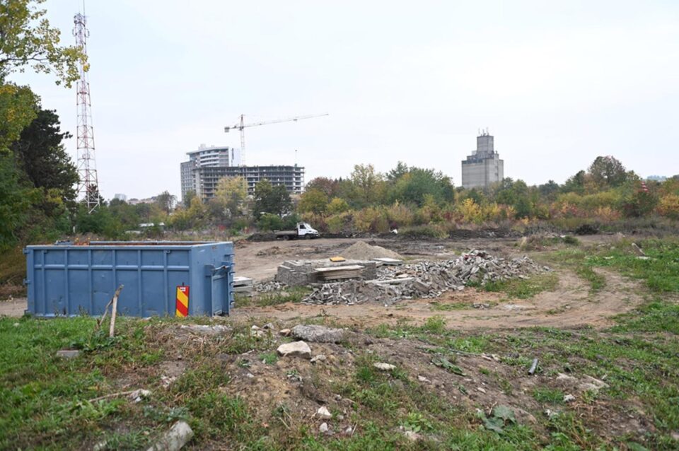 Se curăță terenul pentru Spitalul de copii