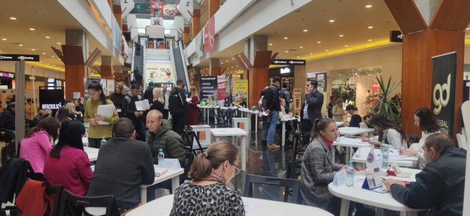 Angajatorii au venit cu oferta bogata la bursa din Suceava