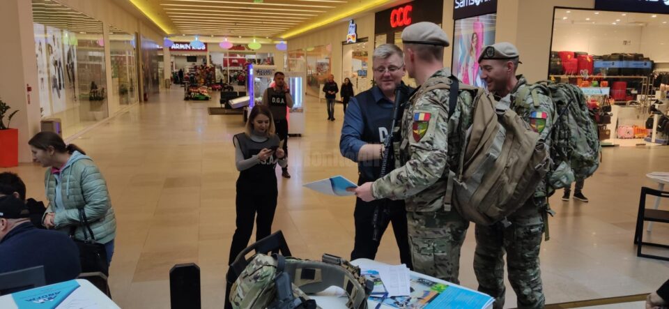 Cei doi militari de la UM Bacau care nu aveau cum sa nu atraga atentia