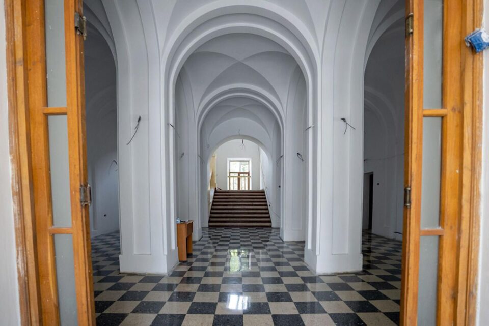 Reabilitarea holului central al colegiului