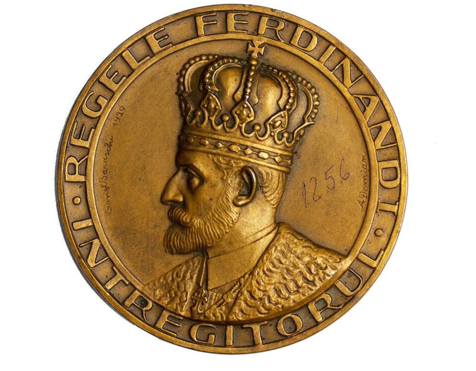 Microexpoziție cu obiecte legate de istoria Regalități, la Sala Sfatului Domnesc de la Muzeul de Istorie